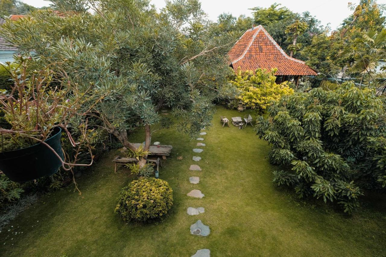 Bed and Breakfast Djajanti House Semarang Exterior foto