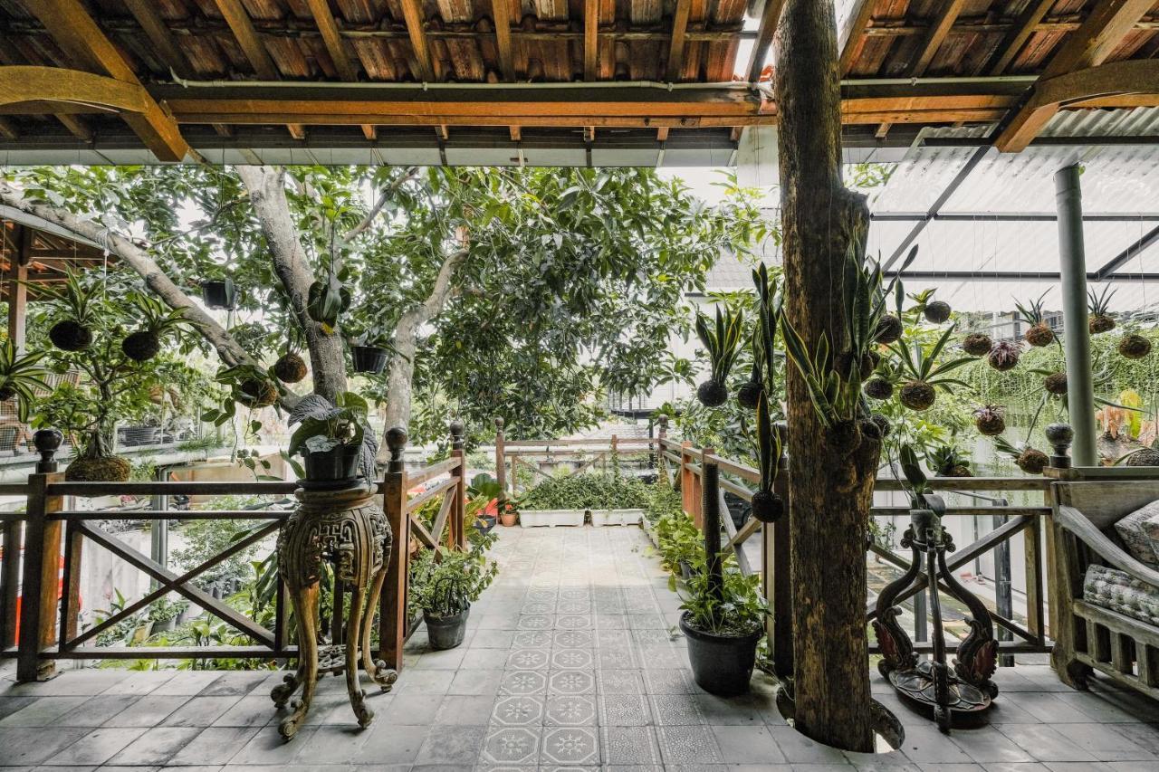 Bed and Breakfast Djajanti House Semarang Exterior foto