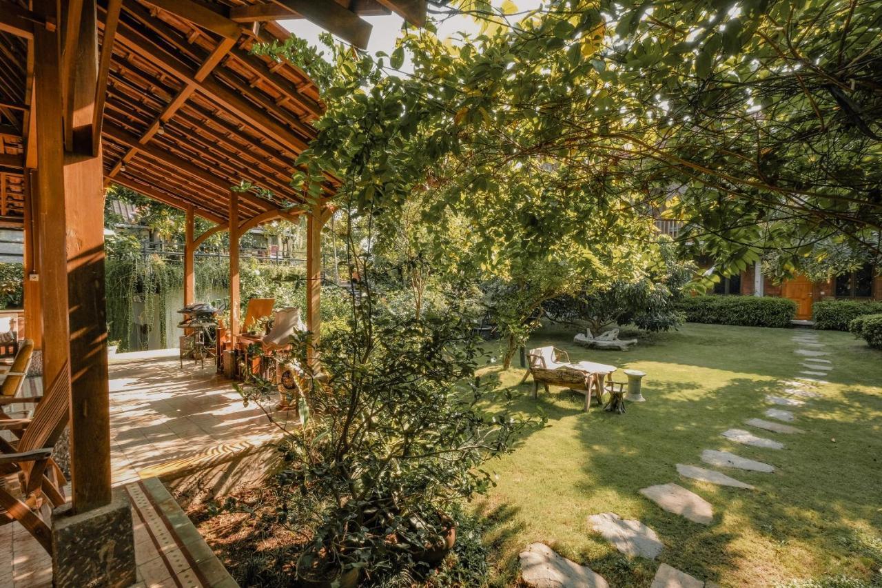 Bed and Breakfast Djajanti House Semarang Exterior foto
