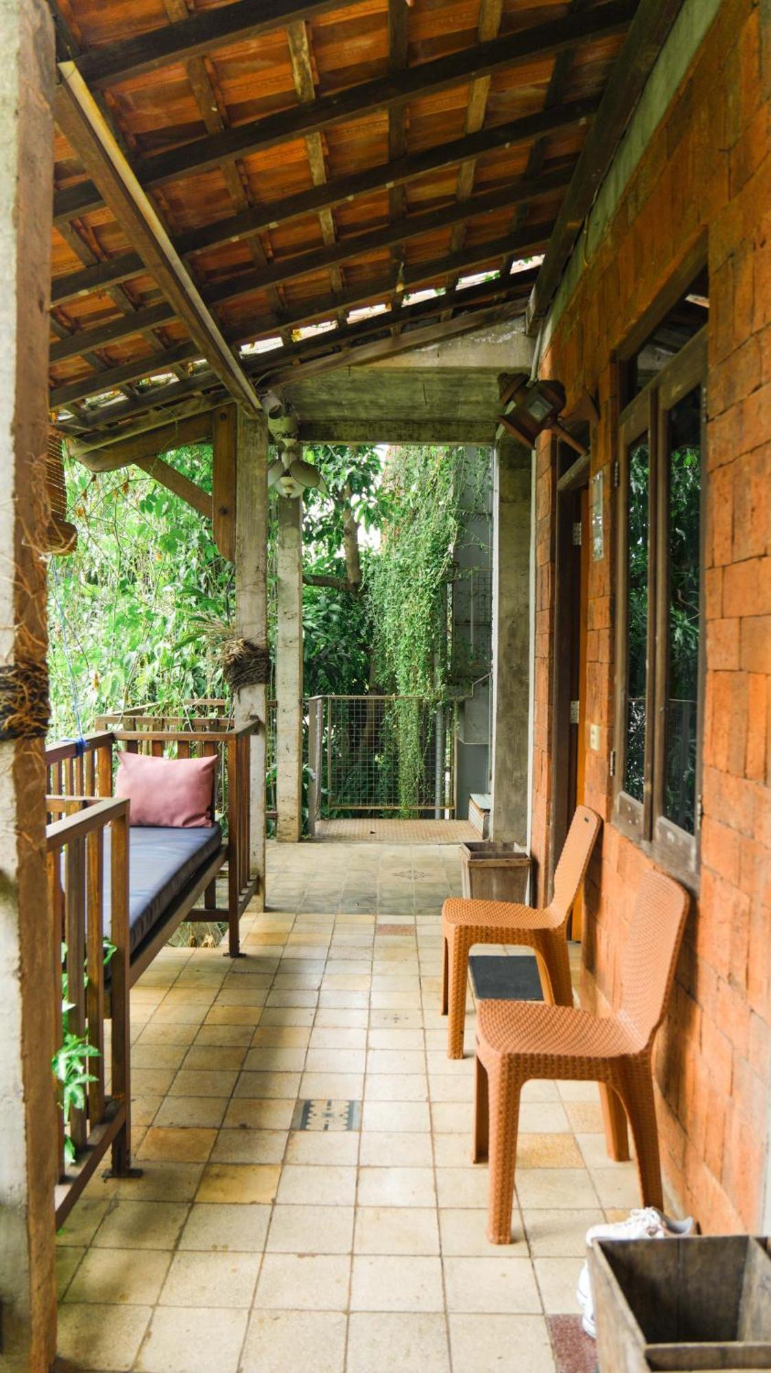Bed and Breakfast Djajanti House Semarang Exterior foto