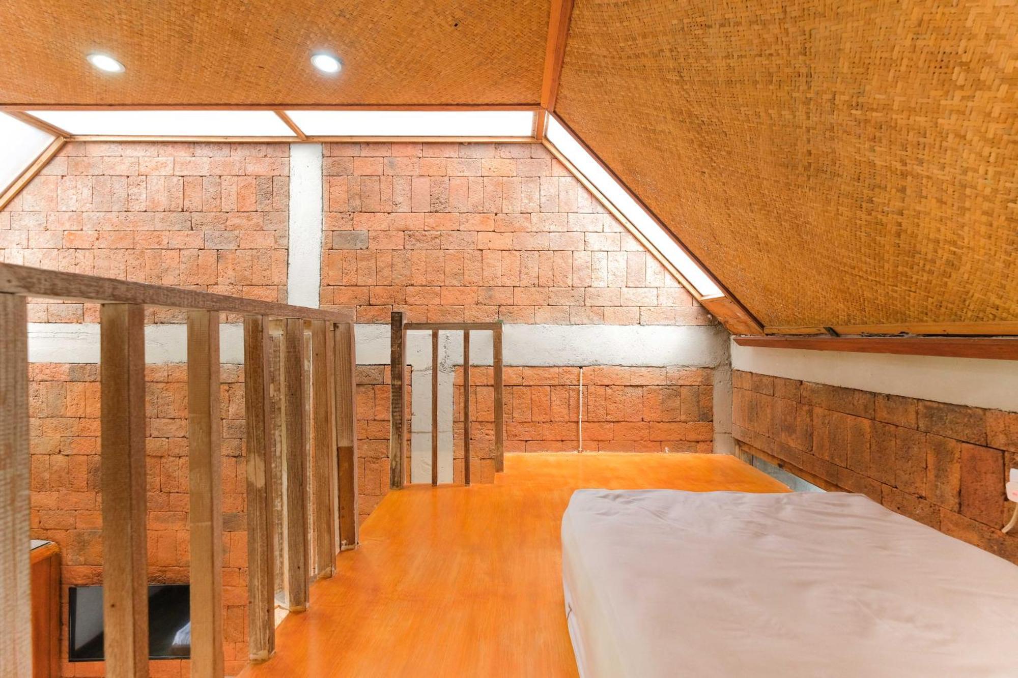 Bed and Breakfast Djajanti House Semarang Exterior foto