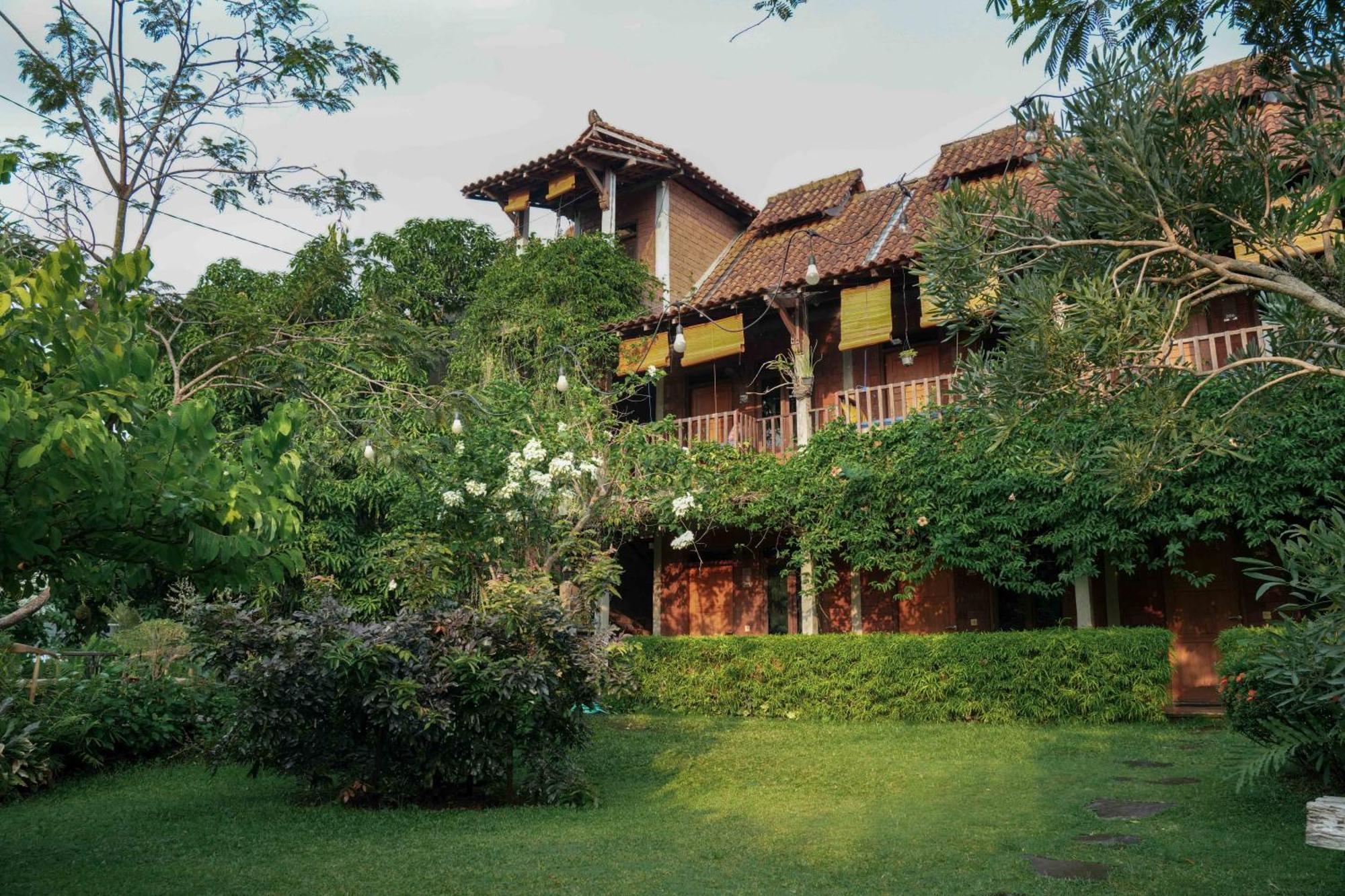 Bed and Breakfast Djajanti House Semarang Exterior foto