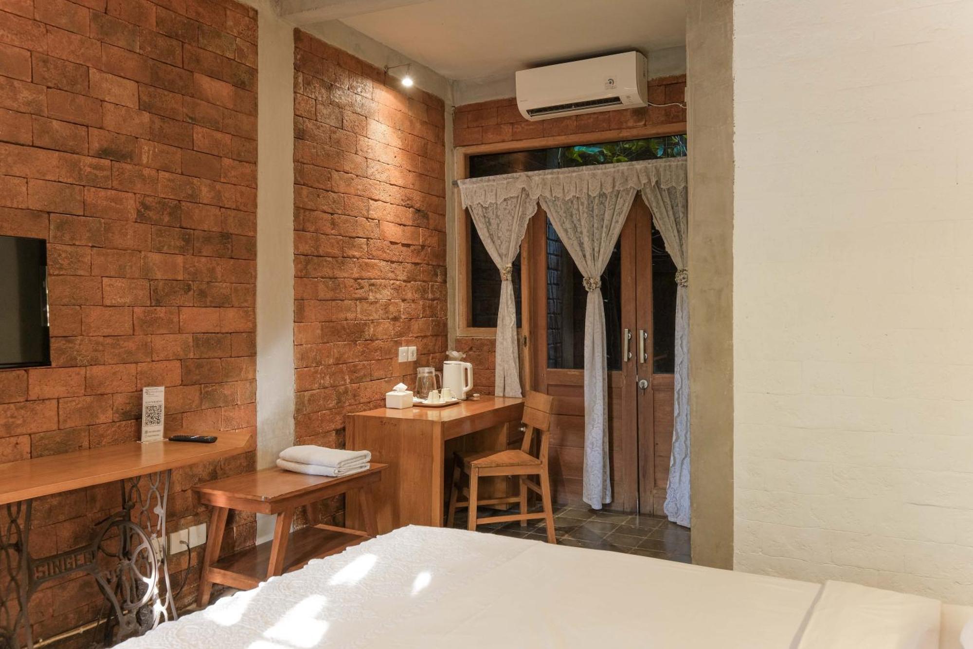 Bed and Breakfast Djajanti House Semarang Exterior foto