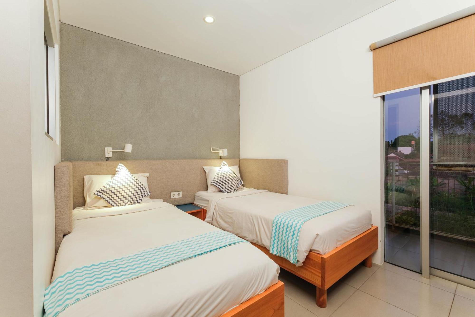 Bed and Breakfast Djajanti House Semarang Exterior foto