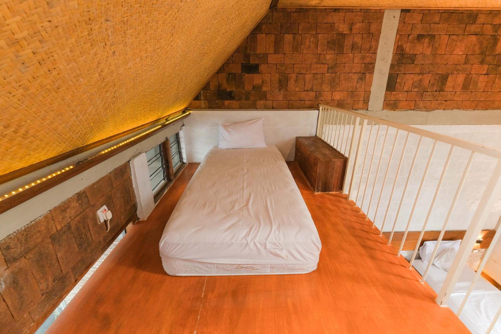 Bed and Breakfast Djajanti House Semarang Exterior foto
