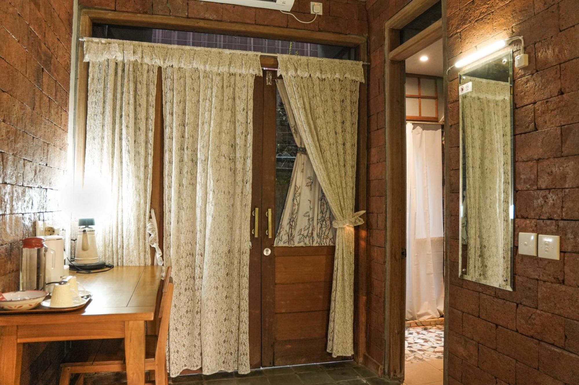 Bed and Breakfast Djajanti House Semarang Exterior foto