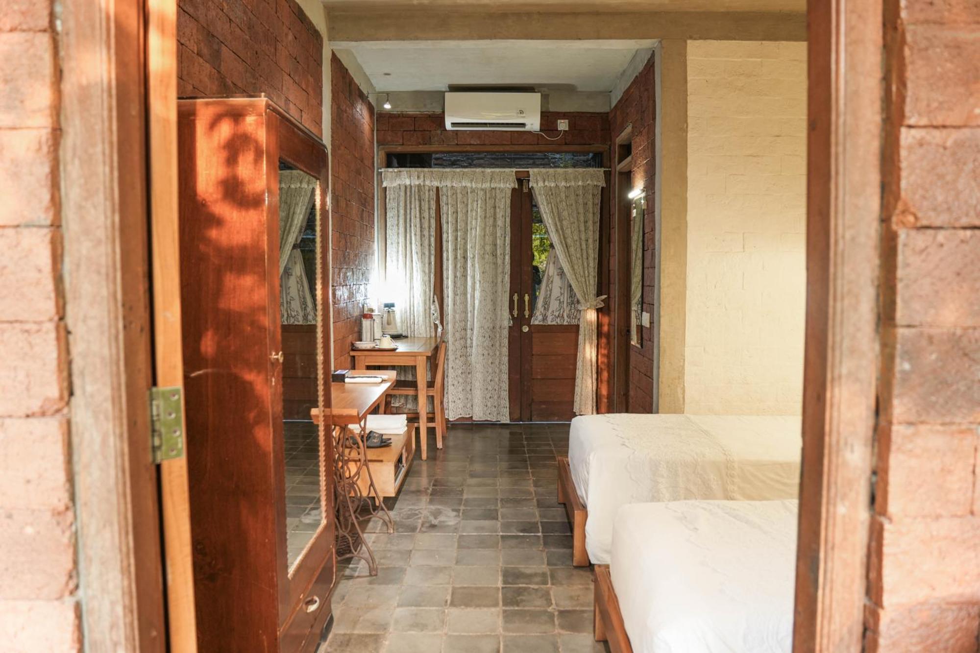 Bed and Breakfast Djajanti House Semarang Exterior foto